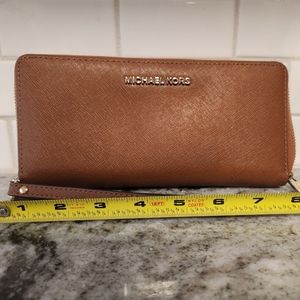 EUC Michael Kors Wallet